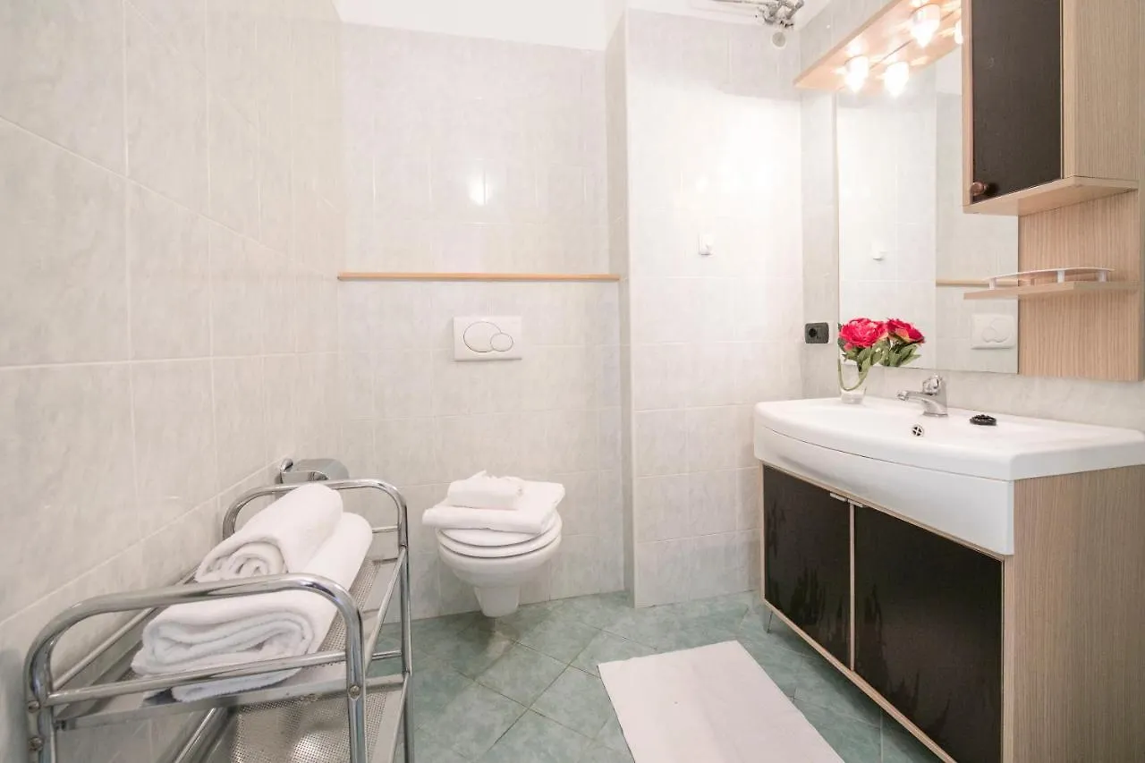 Menaggio Tosca Apartments 0*,